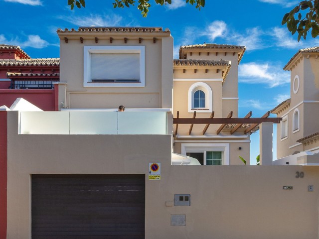 6 Makuuhuoneen Huvila Torremolinos