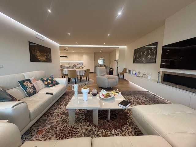 4 Bedrooms Apartment in Marbella