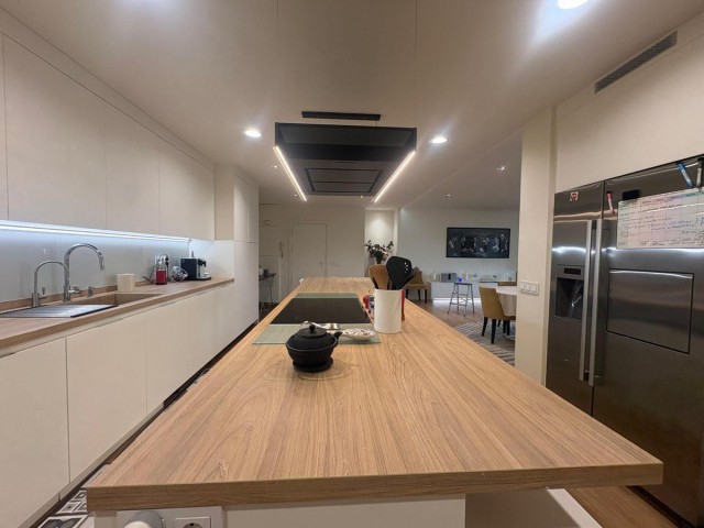 4 Bedrooms Apartment in Marbella