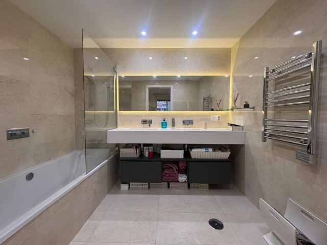 4 Bedrooms Apartment in Marbella