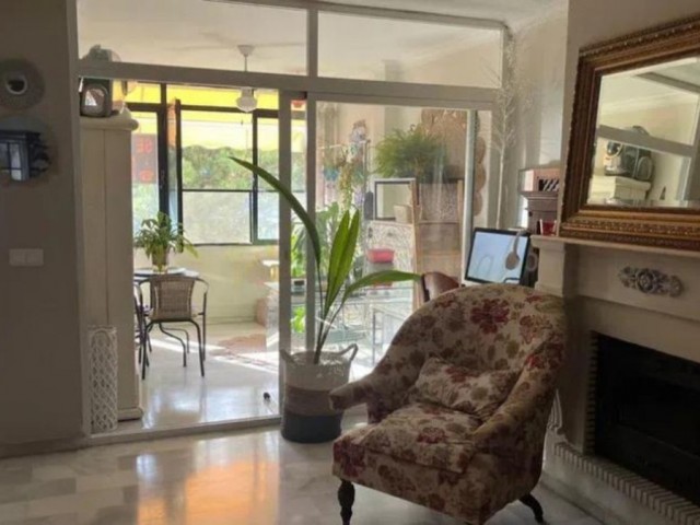 Appartement avec 3 Chambres  à Nueva Andalucía