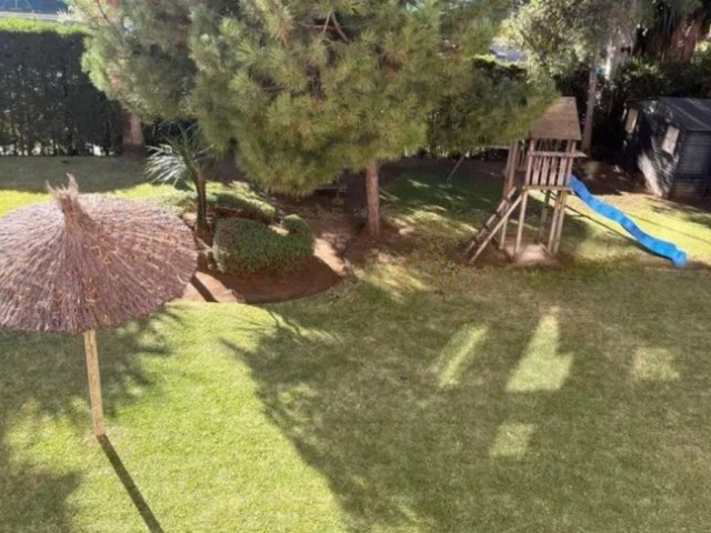 Appartement avec 3 Chambres  à Nueva Andalucía