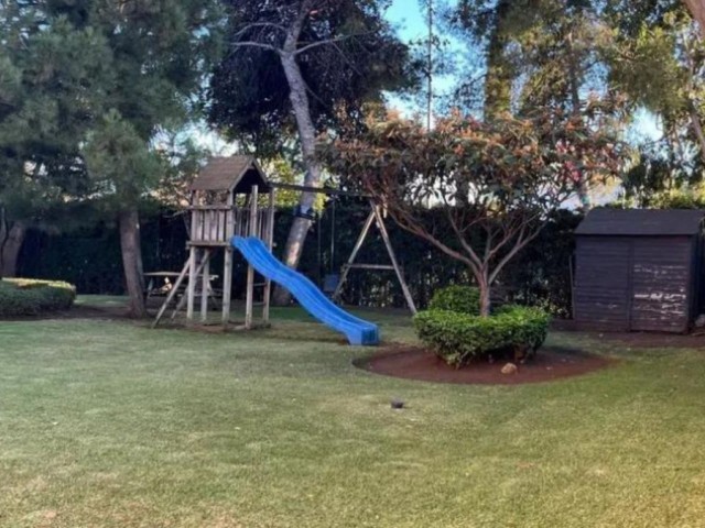 Appartement avec 3 Chambres  à Nueva Andalucía