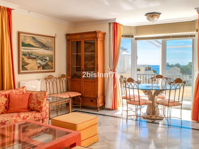3 Bedrooms Apartment in Elviria