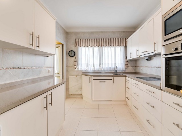 3 Bedrooms Apartment in Elviria