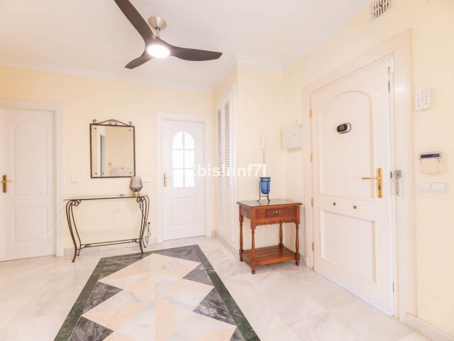 3 Bedrooms Apartment in Elviria