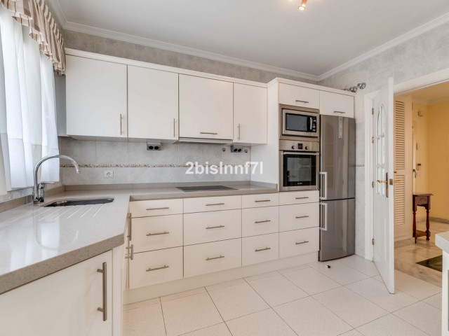 3 Bedrooms Apartment in Elviria