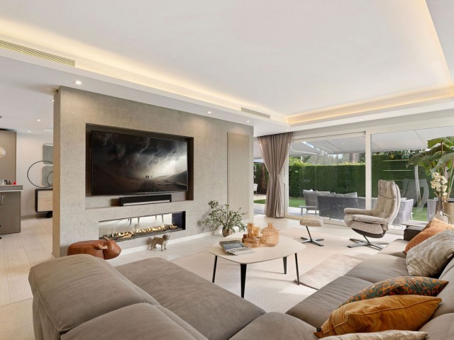 Villa avec 5 Chambres  à Nueva Andalucía