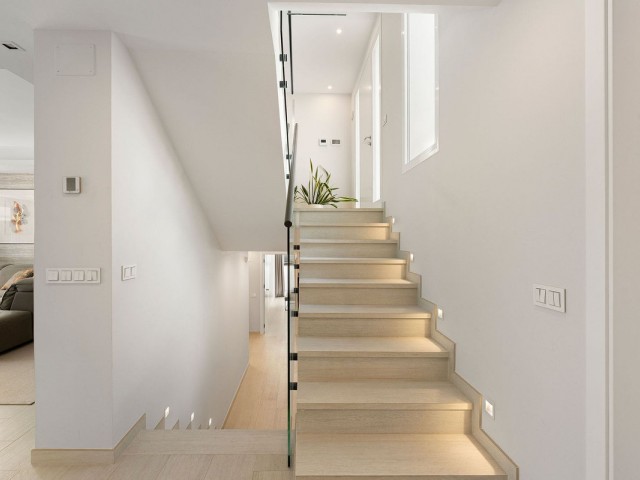 Villa avec 5 Chambres  à Nueva Andalucía