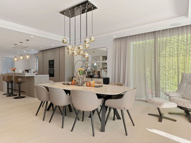 Villa avec 5 Chambres  à Nueva Andalucía