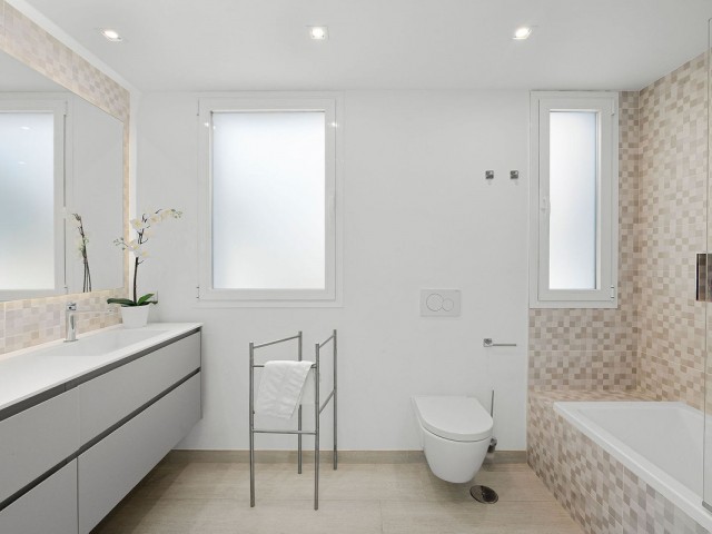 Villa avec 5 Chambres  à Nueva Andalucía