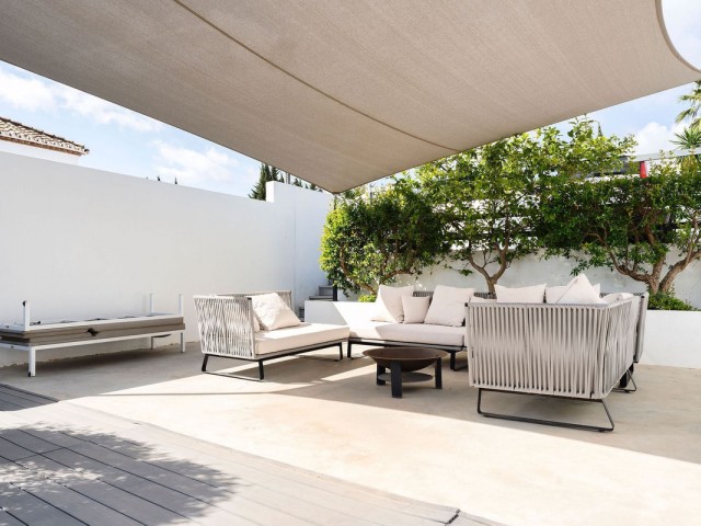 Villa avec 5 Chambres  à Nueva Andalucía