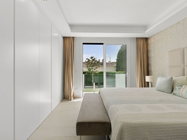 Villa avec 5 Chambres  à Nueva Andalucía