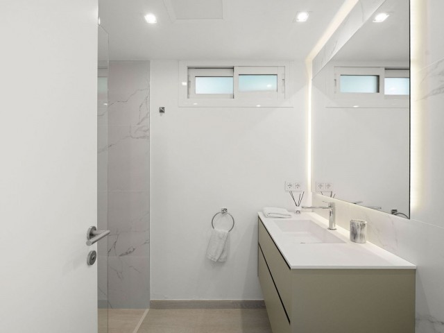 Villa avec 5 Chambres  à Nueva Andalucía