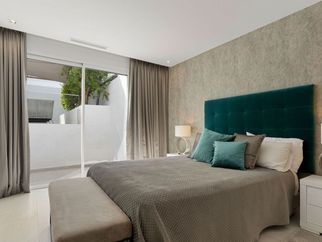 Villa avec 5 Chambres  à Nueva Andalucía