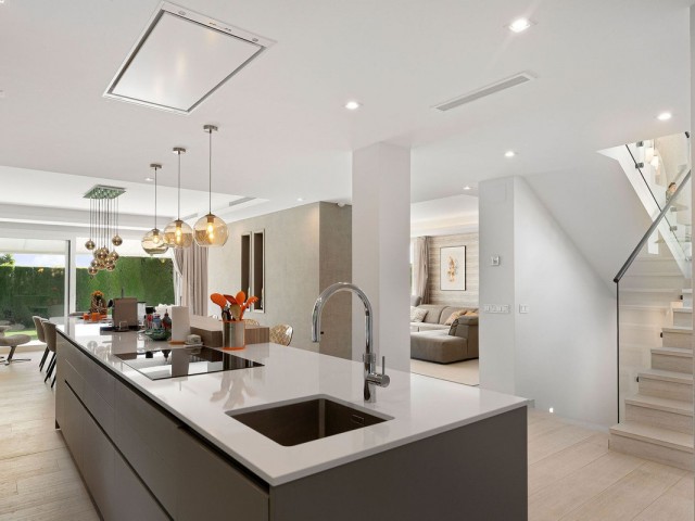 5 Schlafzimmer Villa in Nueva Andalucía