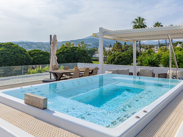 6 Bedrooms Villa in Nueva Andalucía