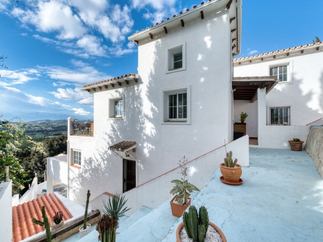 5 Bedrooms Villa in Sierrezuela