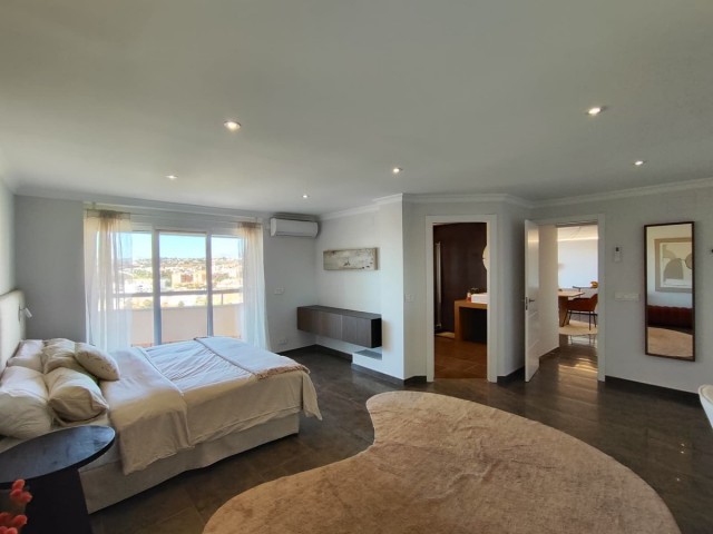 4 Bedrooms Apartment in Fuengirola