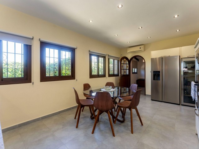 Villa avec 4 Chambres  à Alhaurín el Grande