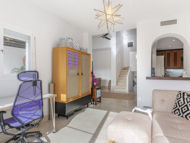 Maison mitoyenne avec 3 Chambres  à Istán