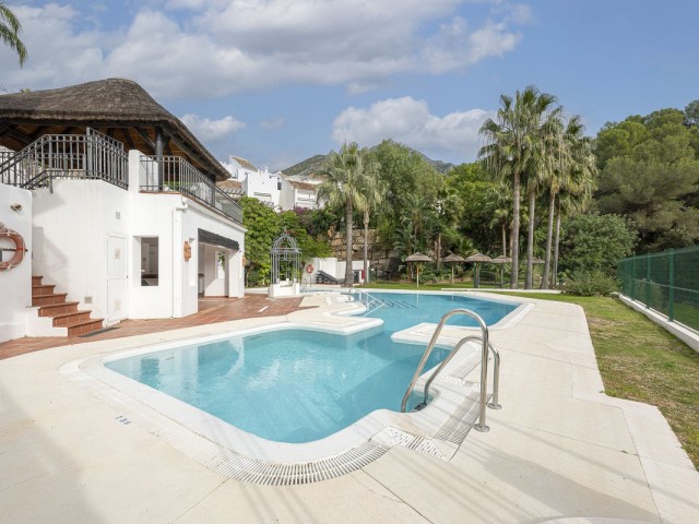 Maison mitoyenne avec 3 Chambres  à Istán