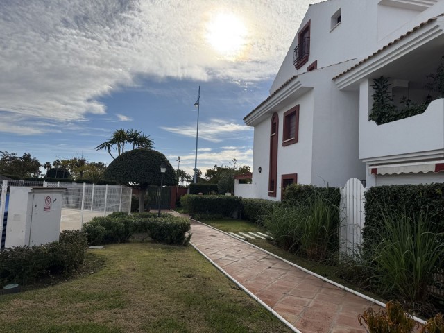 2 Bedrooms Apartment in San Pedro de Alcántara