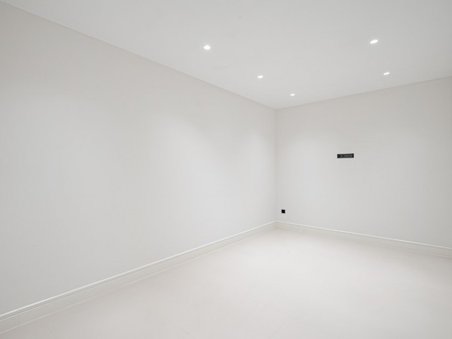 6 Makuuhuoneen Huvila The Golden Mile