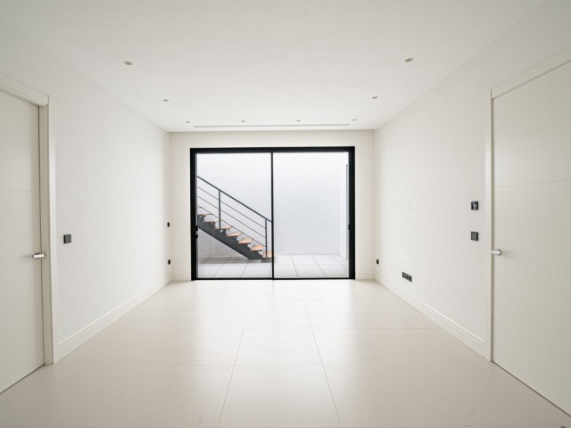 6 Makuuhuoneen Huvila The Golden Mile