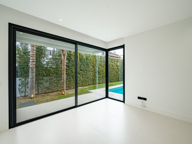 6 Makuuhuoneen Huvila The Golden Mile