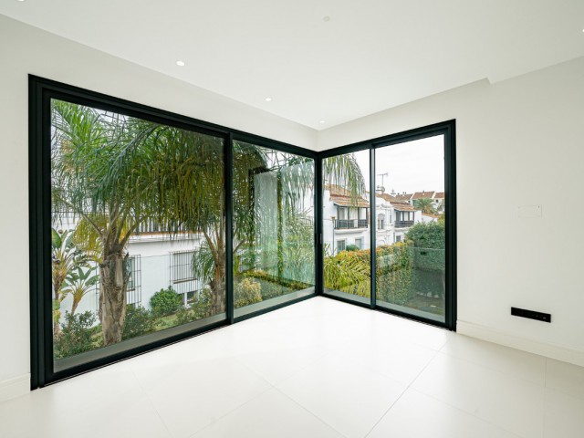 6 Makuuhuoneen Huvila The Golden Mile