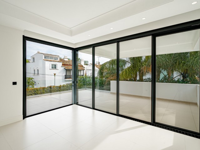 6 Makuuhuoneen Huvila The Golden Mile