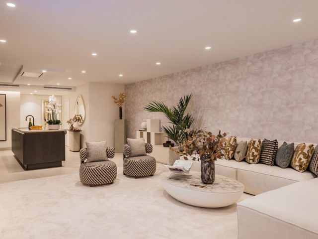 4 Bedrooms Apartment in Estepona