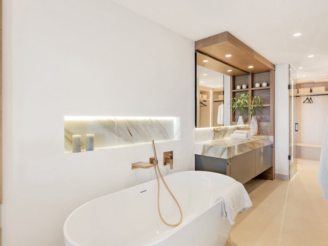 4 Bedrooms Apartment in Estepona