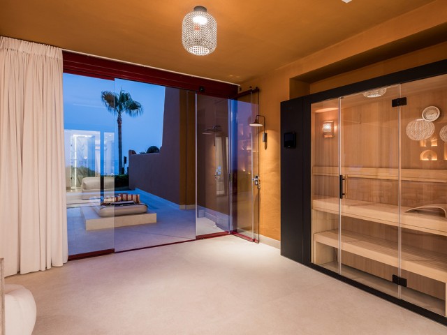 4 Bedrooms Apartment in Estepona