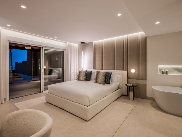 4 Bedrooms Apartment in Estepona