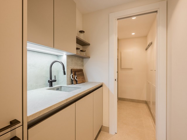 4 Bedrooms Apartment in Estepona