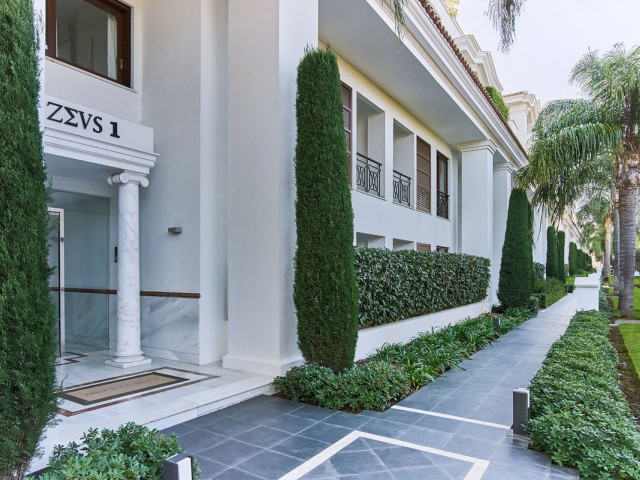 3 Bedrooms Apartment in Estepona