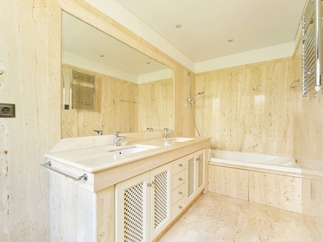 3 Bedrooms Apartment in Estepona