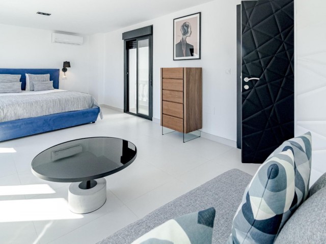 4 Soveroms Rekkehus i Estepona