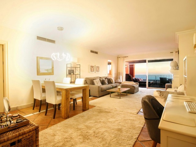 Penthouse avec 2 Chambres  à Elviria