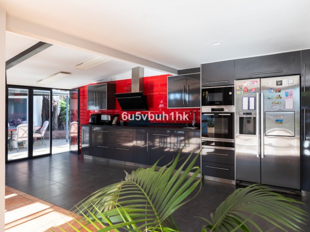 5 Bedrooms Villa in Torremolinos