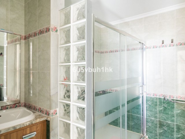5 Bedrooms Villa in Torremolinos