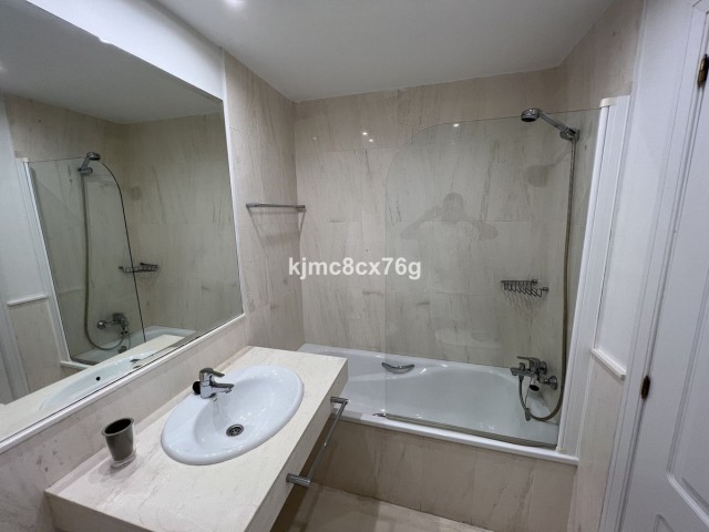 2 Bedrooms Apartment in Calahonda