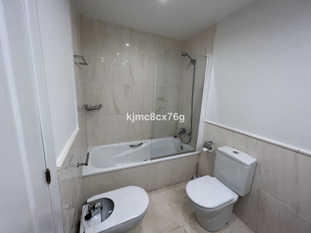 2 Bedrooms Apartment in Calahonda