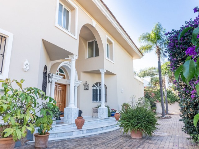 5 Bedrooms Villa in New Golden Mile