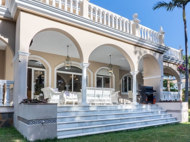 5 Bedrooms Villa in New Golden Mile