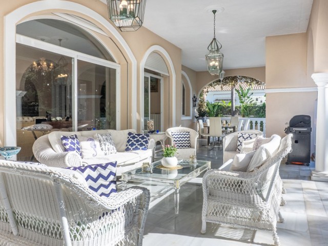 5 Bedrooms Villa in New Golden Mile