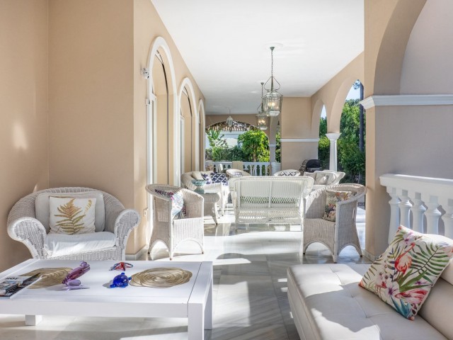 5 Bedrooms Villa in New Golden Mile