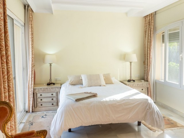 5 Bedrooms Villa in New Golden Mile